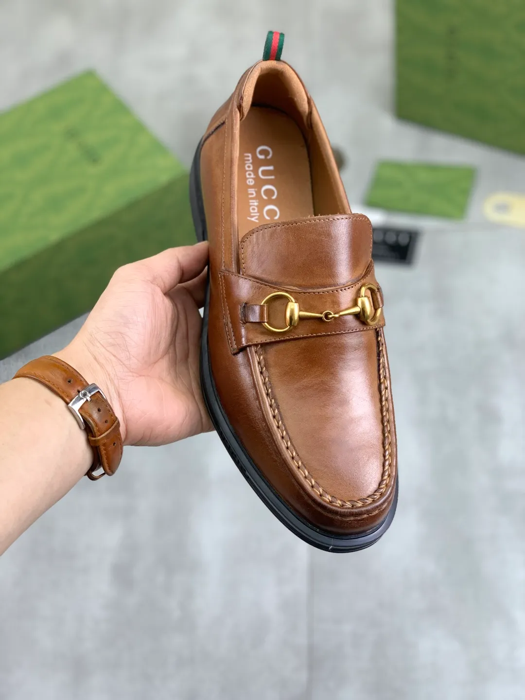 Men's shoes💰P500💰【New model, soft and comfortable Gucci classic business leather shoes hot selection (Gucci) official website latest Gucci 🎁 business leather shoes, hot style 💥 simple and elegant style, exclusive for trendy men. Unique official website latest brand original double G embossed element 👑Gucci Original decoration, fashionable and generous, made of original calfskin ✅ fully imported first-layer pigskin lining, official website designated wear-resistant, rubber business outsole, real-life photos of classic models at the counter 🎬38-44 (customized for 45) 3⃣️ colors available